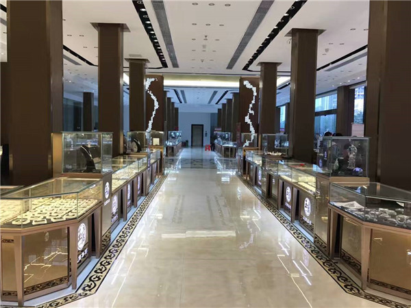 玻璃玉器珠寶展示柜—玉商集團(tuán)：揭陽(yáng)玉器市場(chǎng)