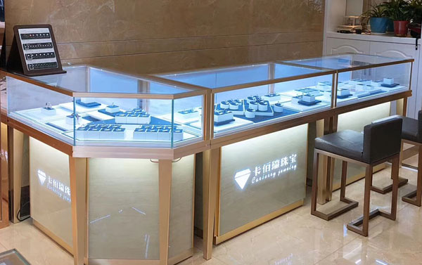 展柜設(shè)計(jì)制作廠家專不專業(yè)，三個(gè)方面來評(píng)估
